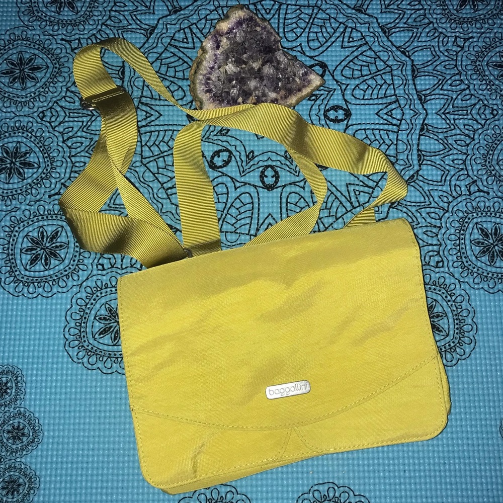 🦋 Baggallini crossbody bag !